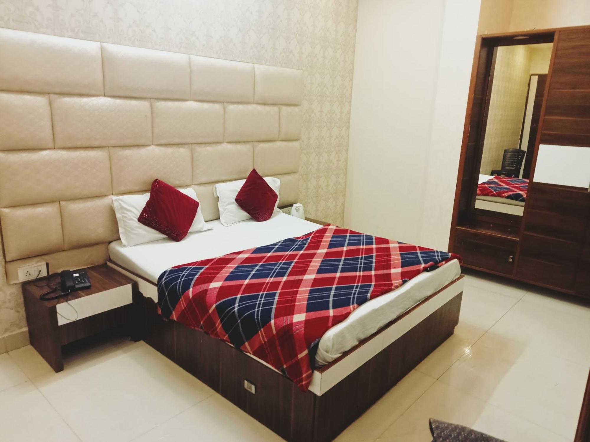Hotel Robin Inn Amritsar Zimmer foto